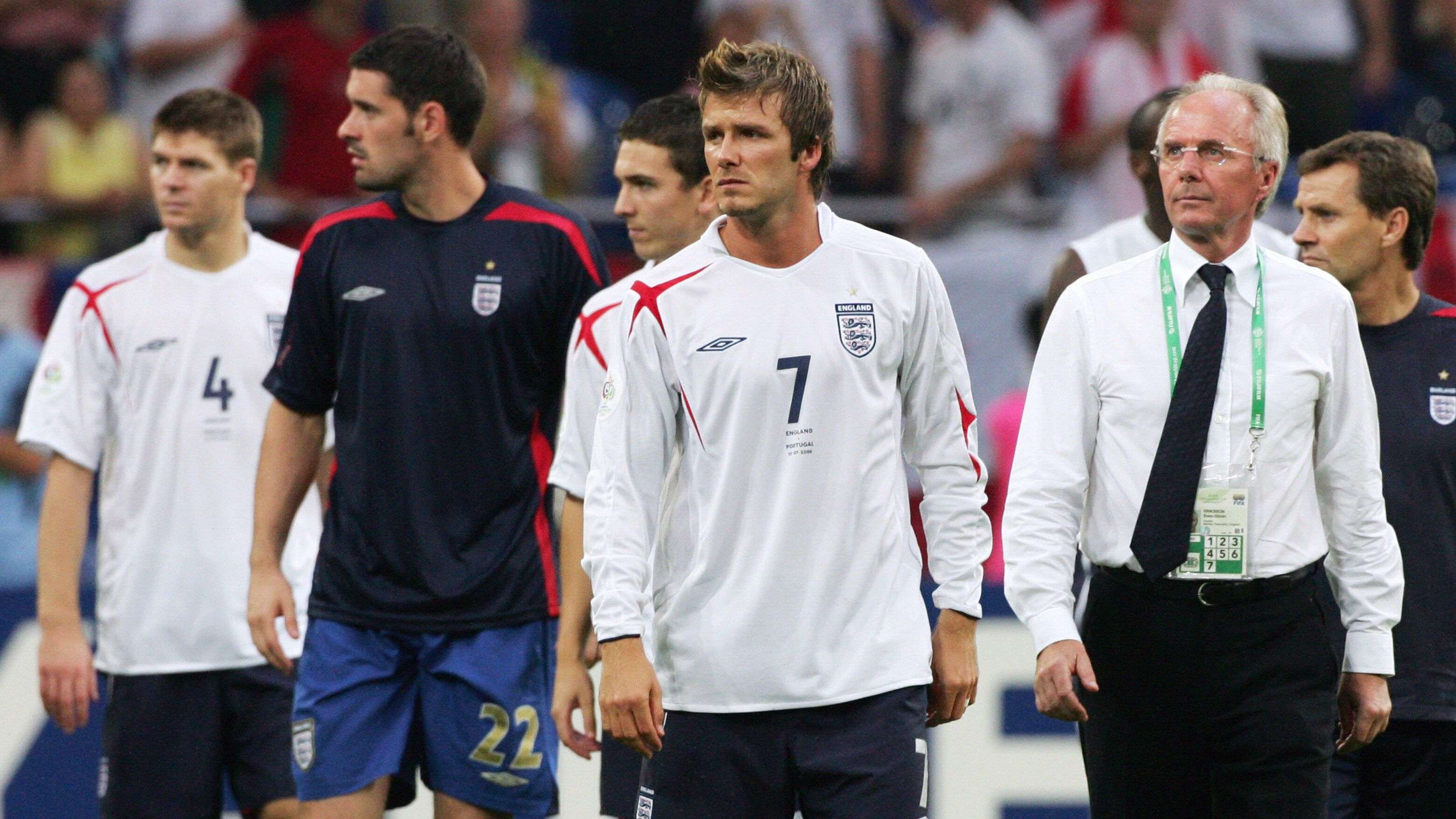 Sven-Goran Eriksson (R), English midfielder David Beckham (C), and teammates look dejected