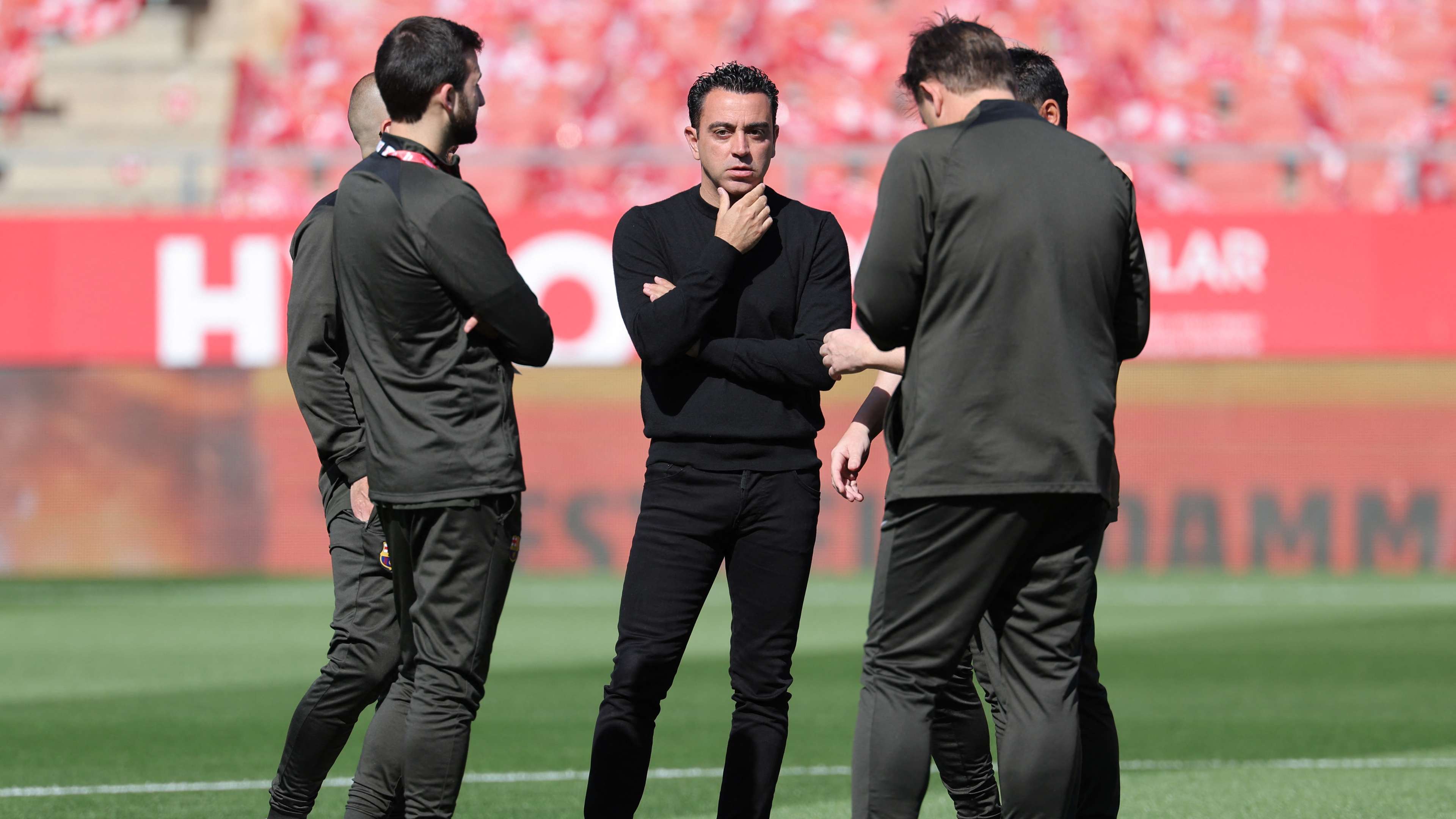 Xavi talks with his technical staff