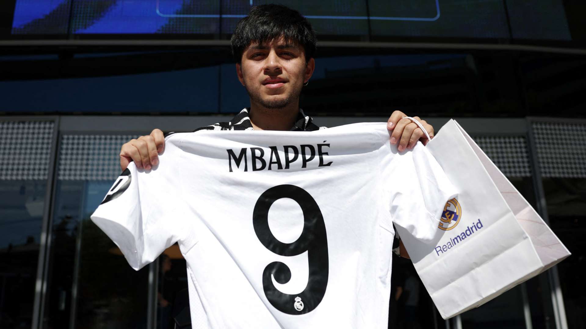 Kylian Mbappe Real Madrid shirt fan 2024