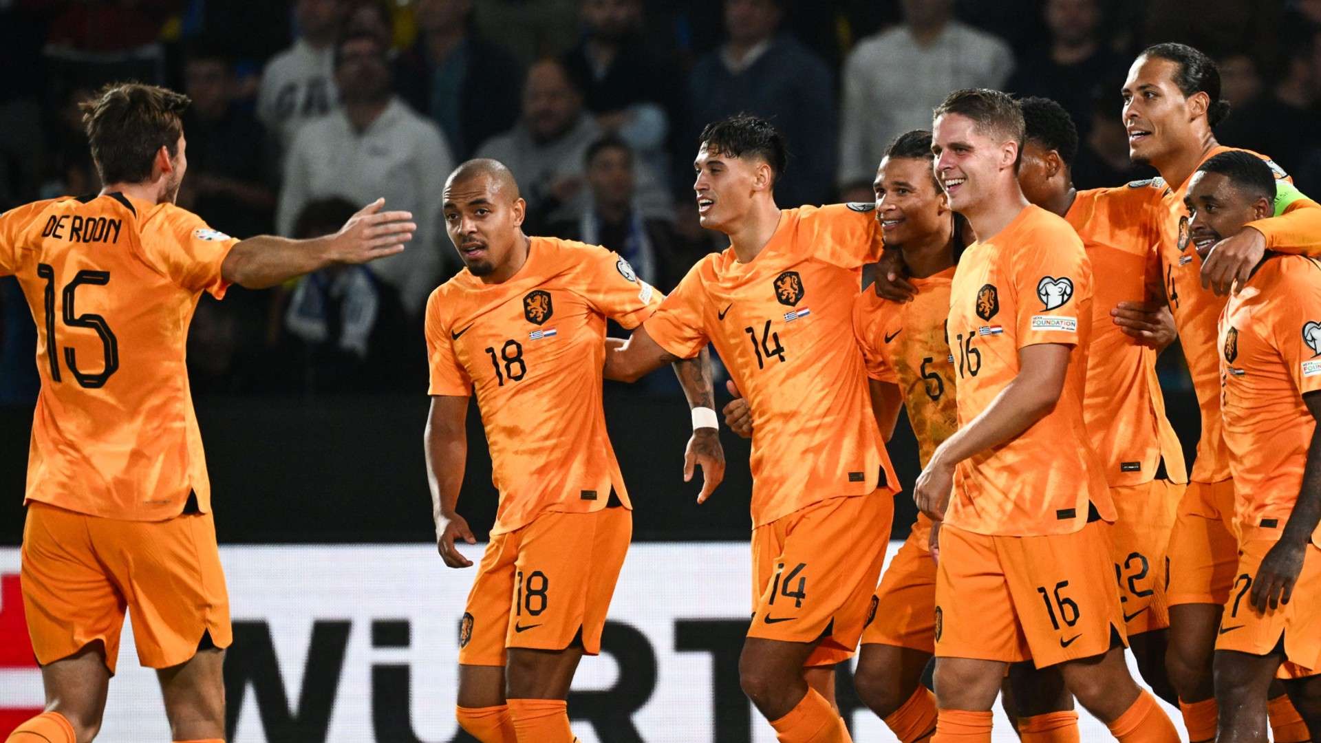 Netherlands-celebrate-team photo-20231016