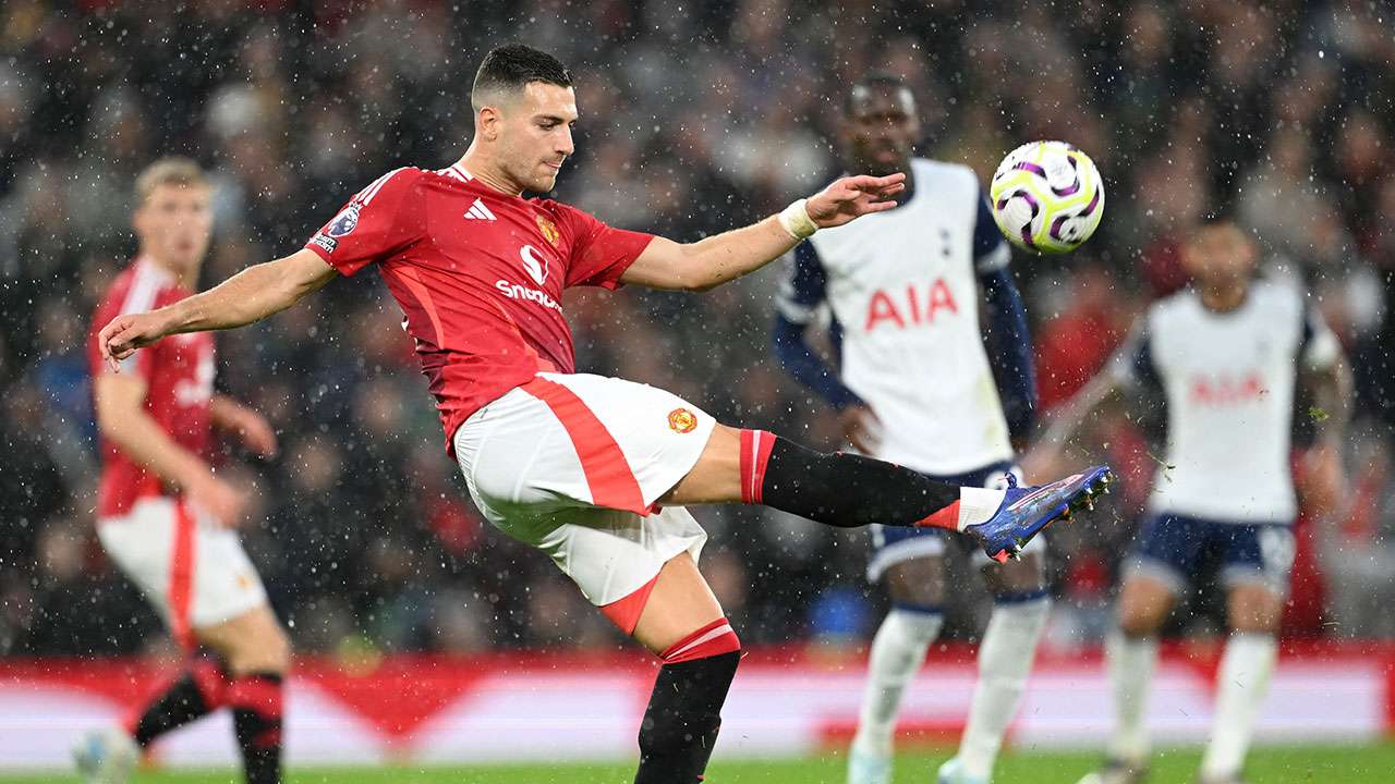 Diogo Dalot von Manchester United gegen Tottenham Hotspur.