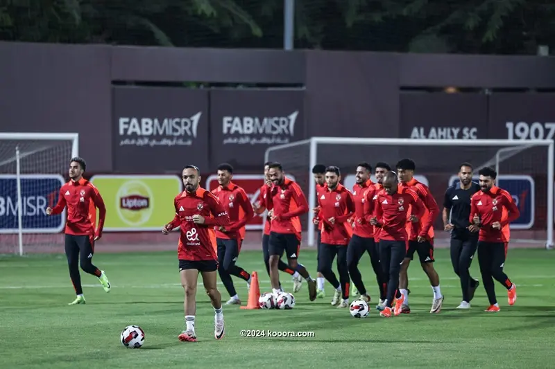 مدرب الأهلي البحريني: رونالدو أفضل من بنزيما والهلال فريق عظيم 