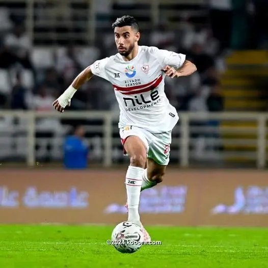 جروس يشاهد مباراة الزمالك والمصرى من مقصورة استاد برج العرب 