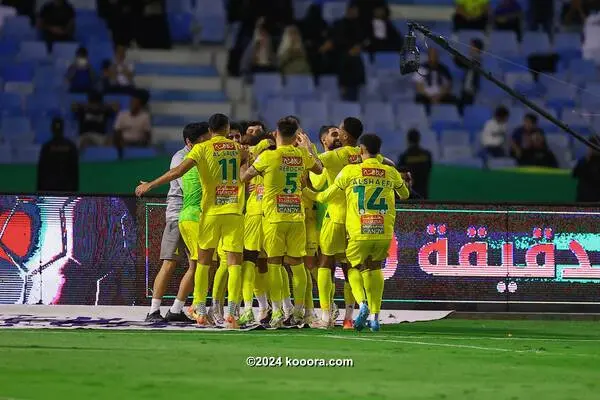 يضرب ولا يُبالي .. جمهور النصر يُعاقب حمدالله باستخدام ساديو ماني! | 