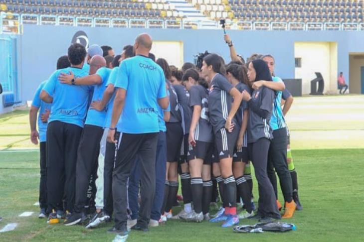 شد شعر وسرقة هاتف .. واقعة غريبة تسفر عن القبض على لاعب الدوري الإنجليزي وزوجته! | 