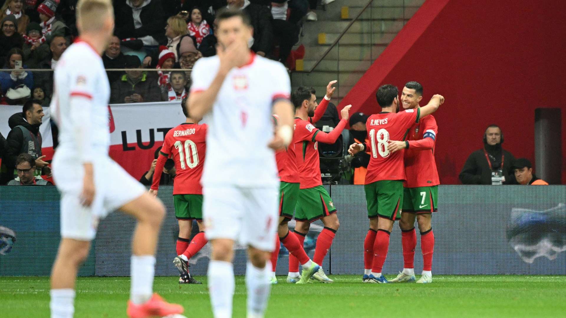 بوروسيا دورتموند يستعير كوتو مدافع مانشستر سيتي حتى 2025 