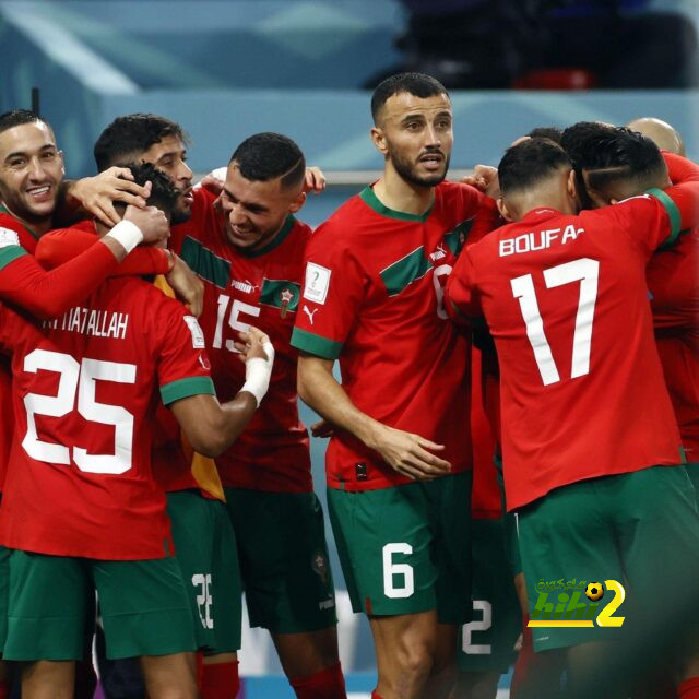 عاجل.. سقوط لاعب لوتون مغشيًا عليه و توقف المباراة 