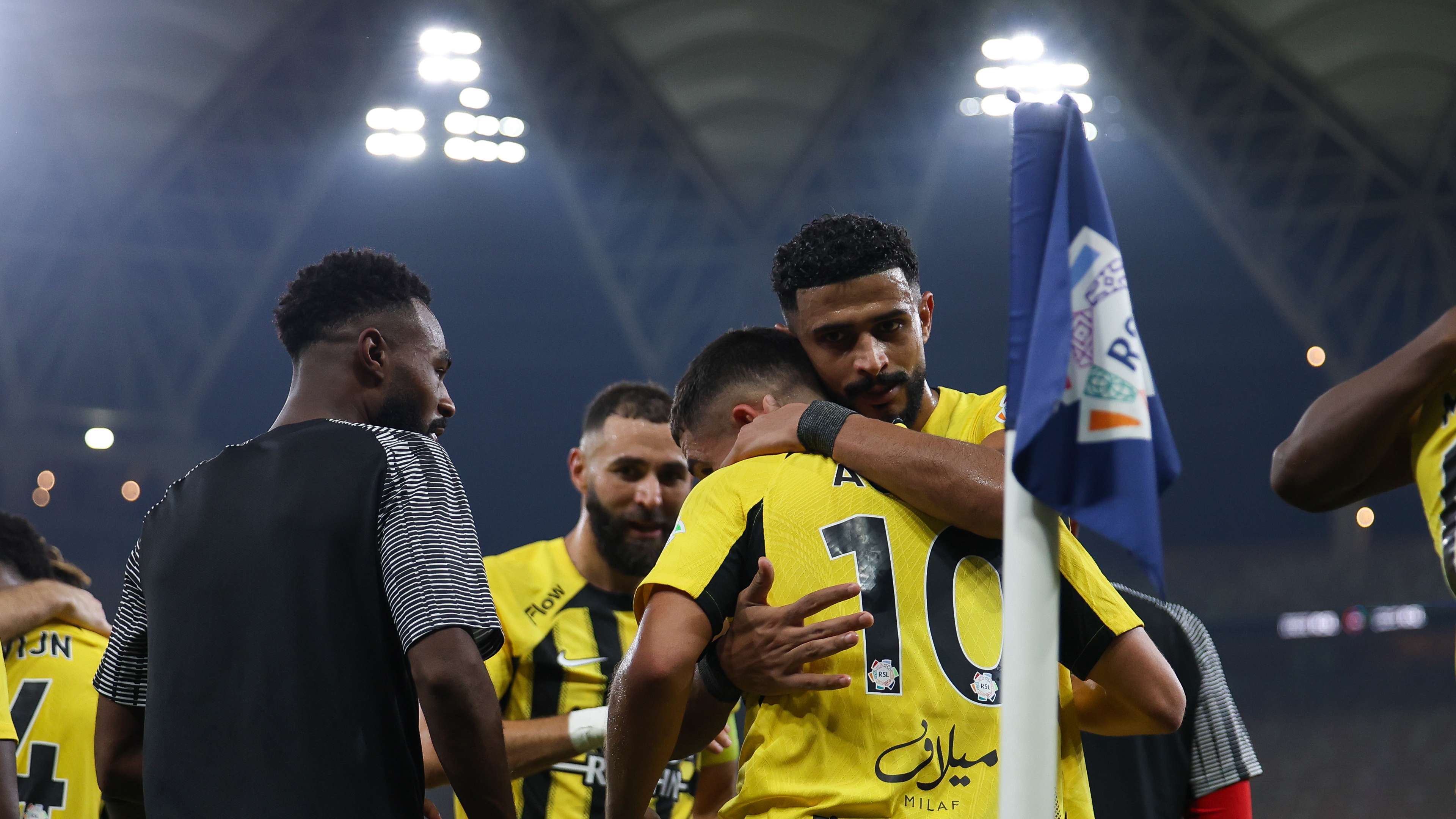 رقم تاريخي لـ الهلال بعد الفوز بكأس السوبر السعودي 