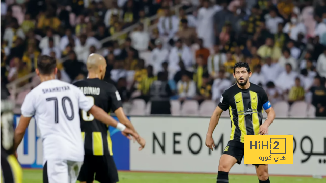 خط وسط الاتحاد أمام الخلود في الدوري السعودي 