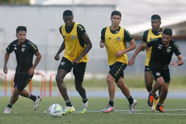 | نوريس بطل جائزة أبوظبي الكبرى لـ«الفورمولا 1».. و«ماكلارين» بطل «الصانعين» 