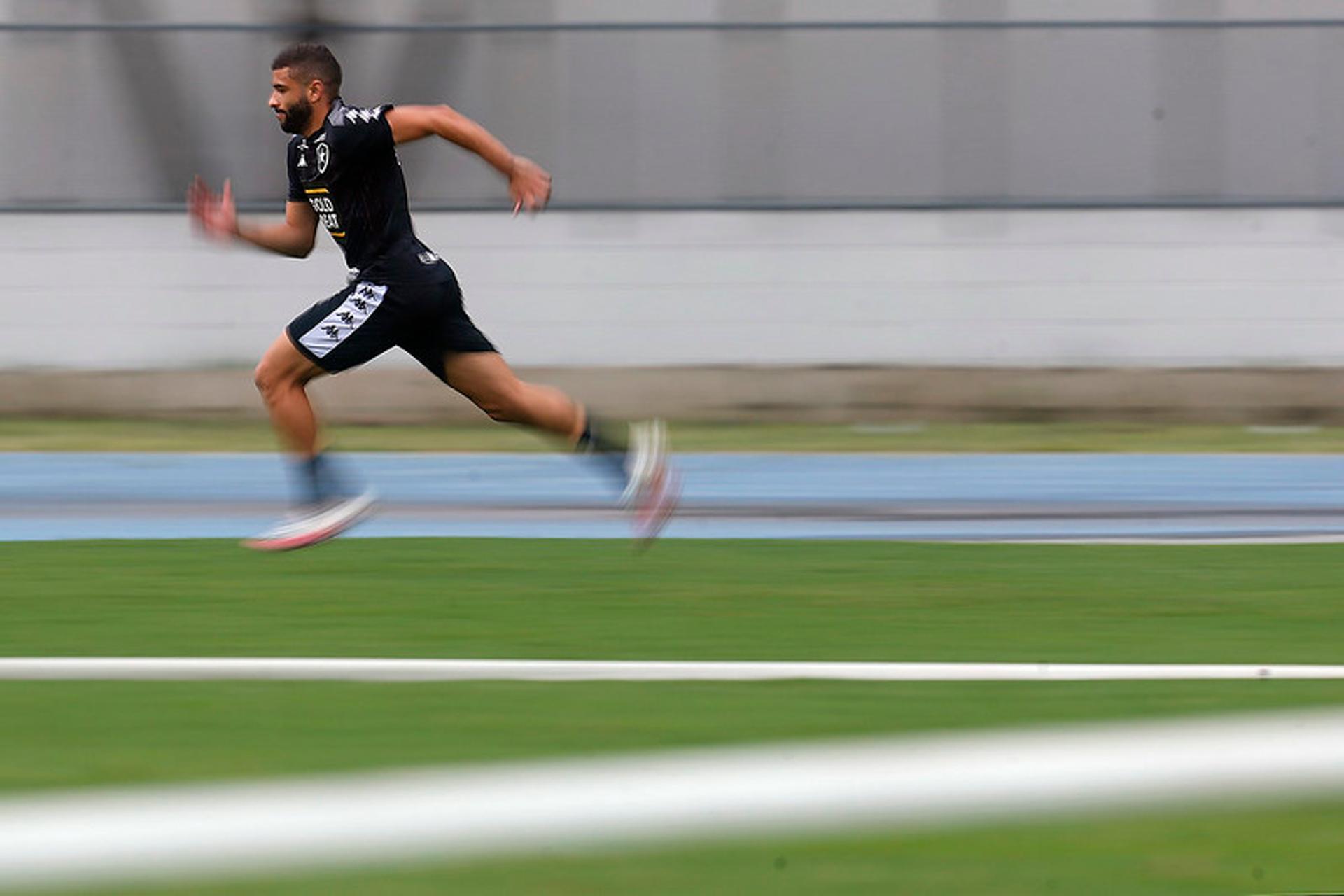 بعد وفاة والد ياسر الشهراني .. فيديو من الذاكرة وثق سعادته بانتقاله إلى الهلال | 