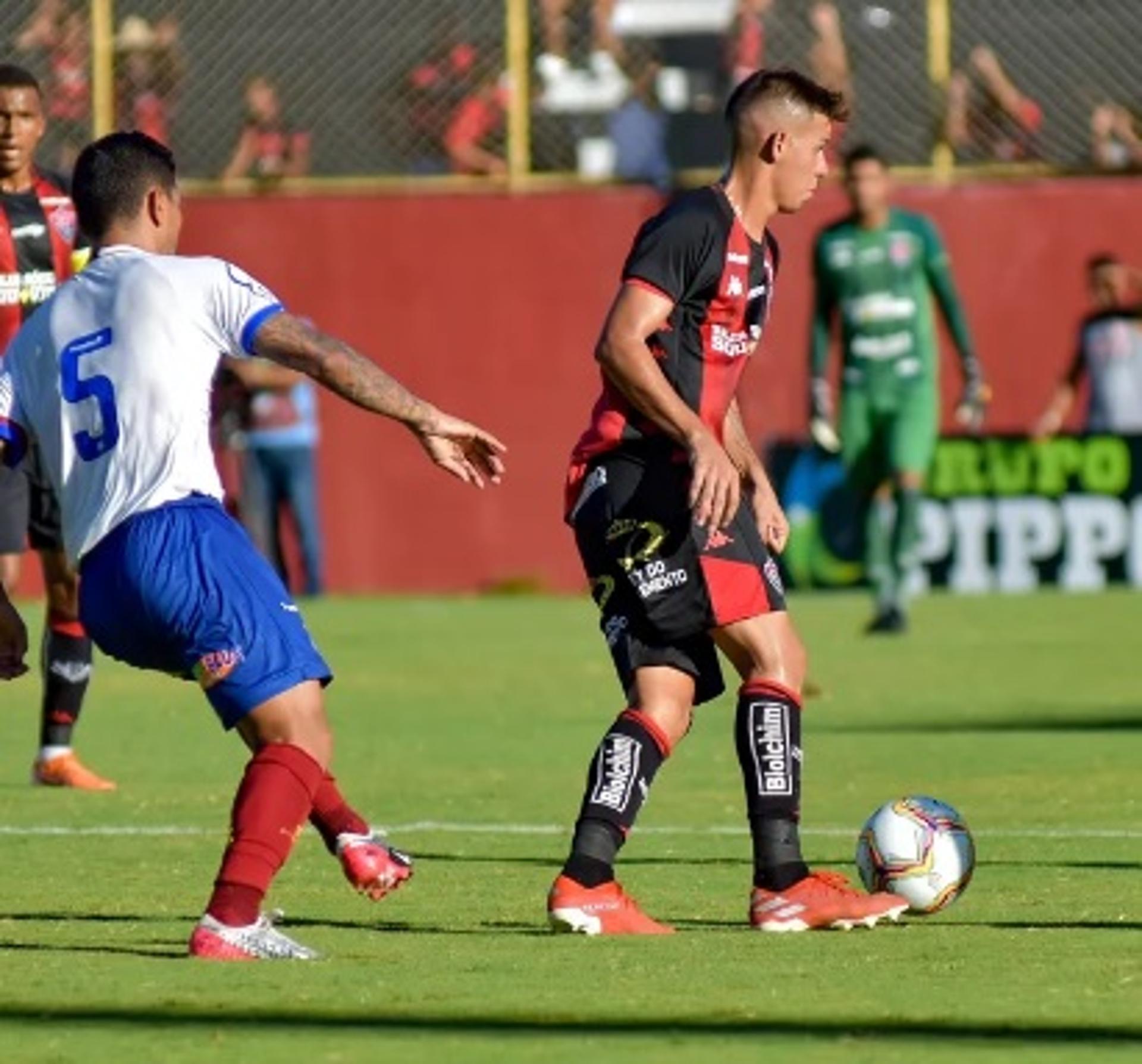 فيديو | بثلاث كلمات .. وليد الركراكي يرد على إمكانية تدريب الهلال! | 