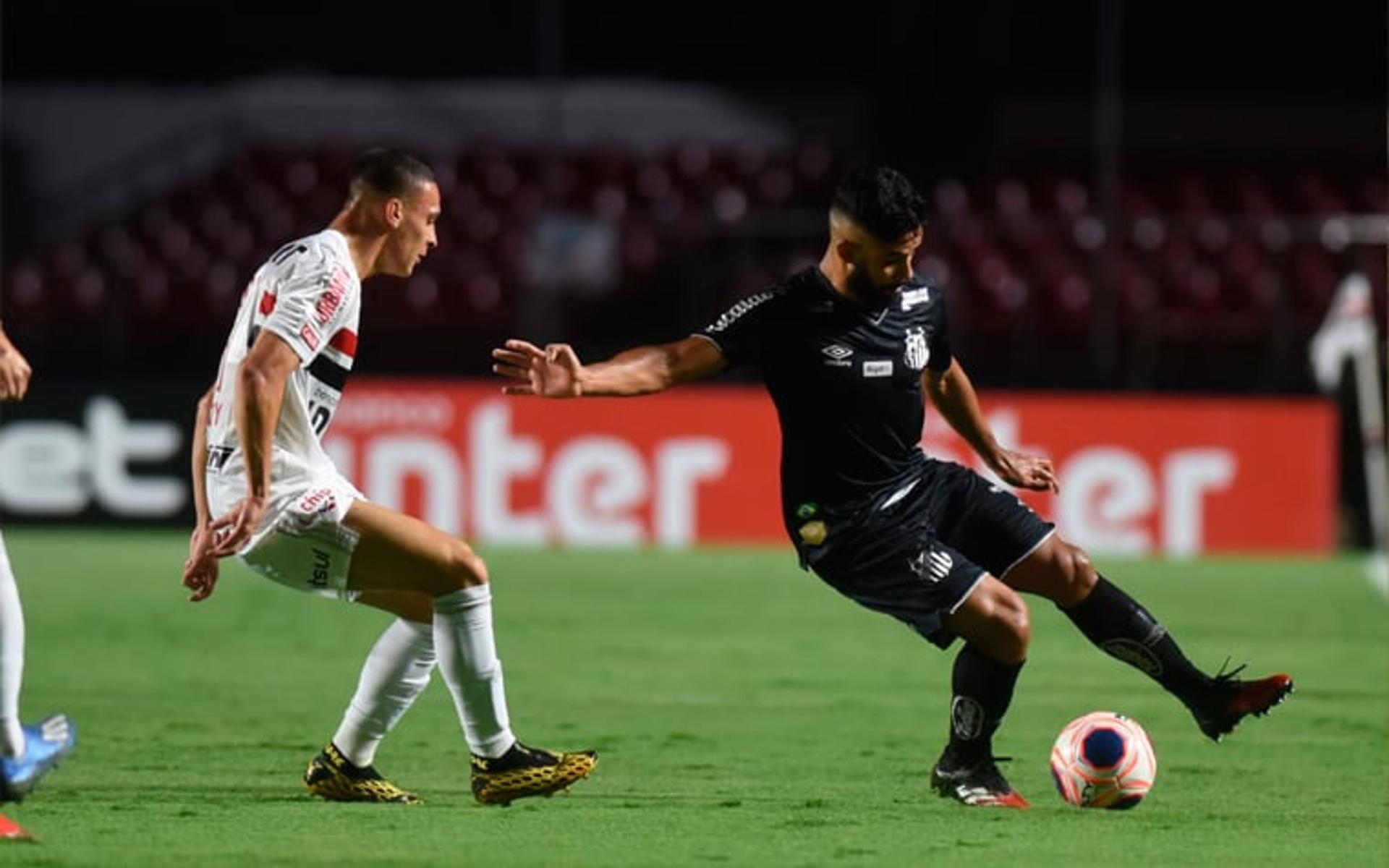 فيديو| ميتروفيتش يغادر ديربي الشباب والهلال مصابا 