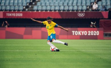 صورة: تأثير الهلال يظهر على نيفيز في معسكر البرتغال 