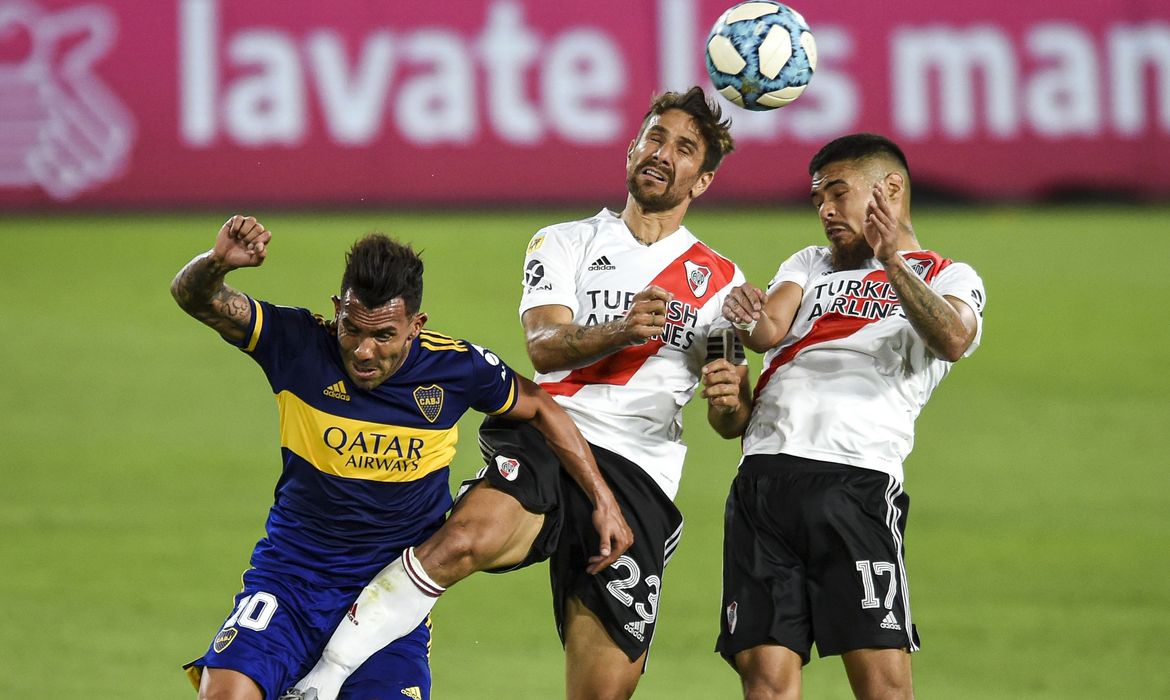 دفاع النصر أمام الرائد في الدوري السعودي 