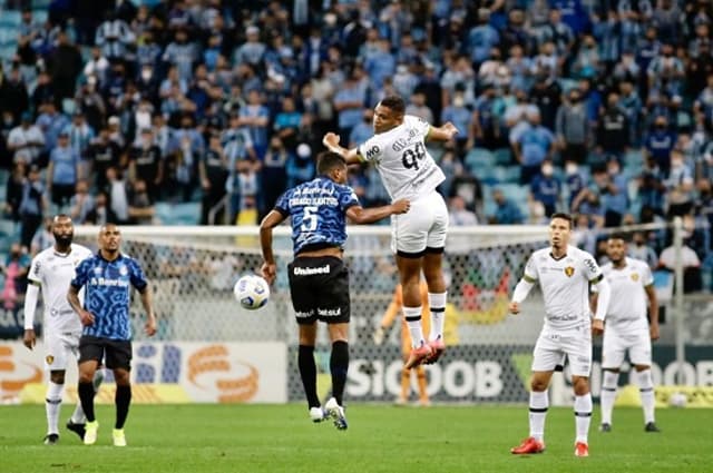 بيب غوارديولا: بطولة دوري أبطال أوروبا أصبحت صعبة 