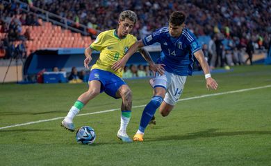 موعد مباراة الأهلي والهلال في دوري روشن السعودي 2024-2025 والقنوات الناقلة | 