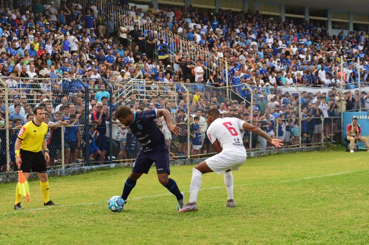 بيولي يستبعد ثنائي النصر المحترف عن مواجهة الشباب 