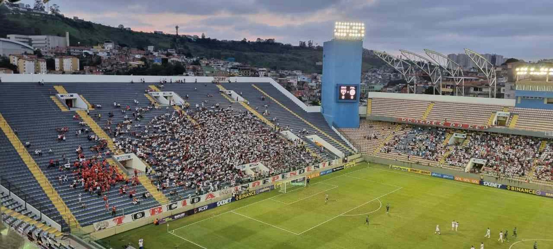 كريس وود يصل نوتنجهام فوريست لإجراء الفحص الطبي قادما من نيوكاسل 