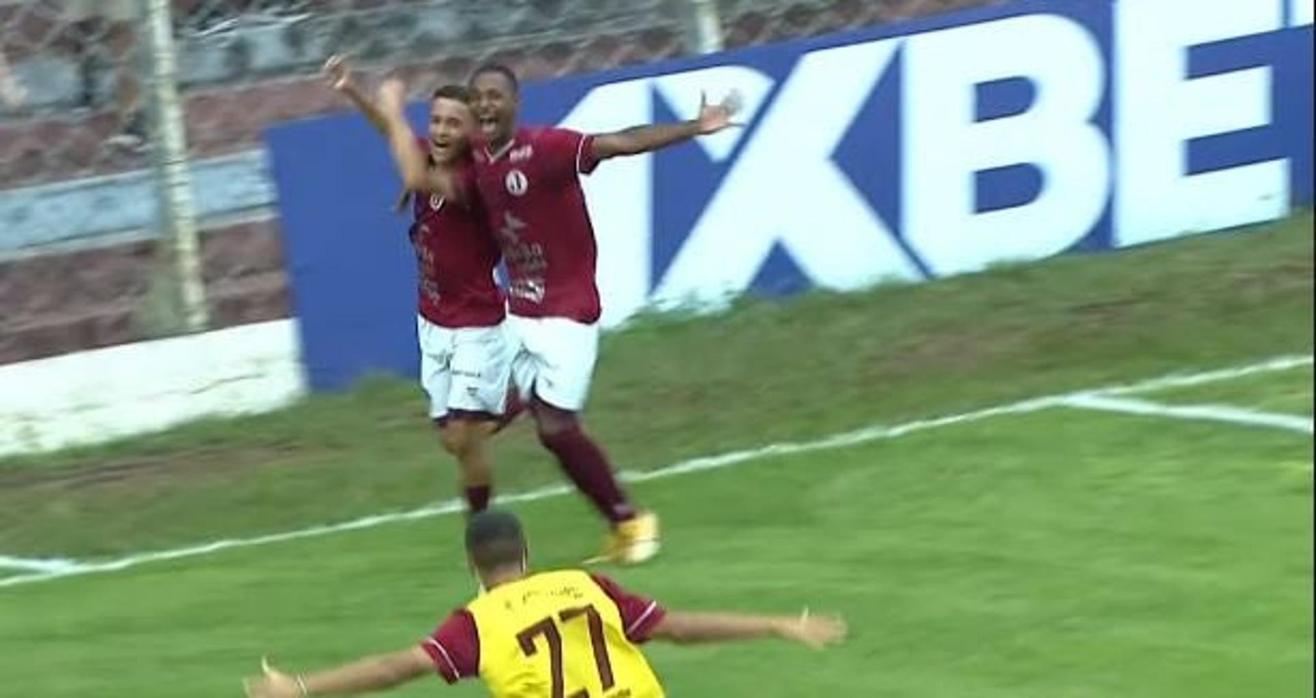 واقعة عض جديدة فى ملاعب الدورى الإنجليزى.. فيديو 