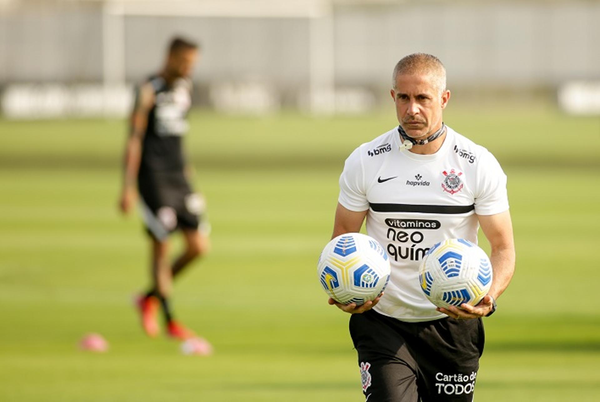 أخبار الاتحاد اليوم | الحائلي يحتفل بانتزاع بطولة من الهلال ورسالة صديقة بنزيما تصدم الجماهير! | 