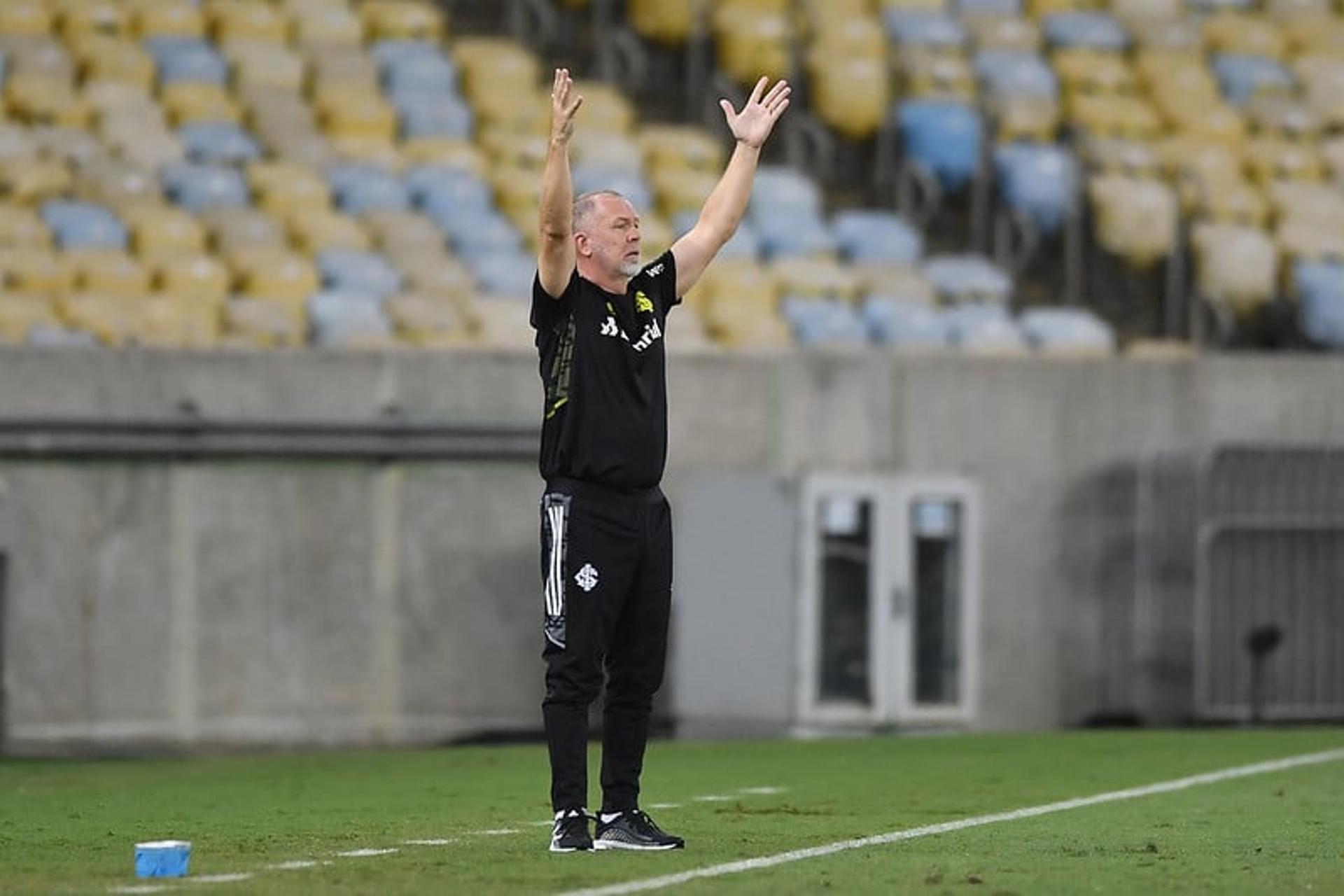 شوط الـ"تيكي تاكا" والأرقام التاريخية لا يكفي يا جاياردو .. الاتحاد بـ"وجهين" أمام أوكلاند سيتي! | 