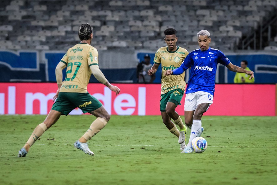 "كدت أودع أهلي بسبب عرض وبرنامج كان سيجعلني أطلق زوجتي" .. نجم النصر السابق يكشف المفاجآت | 