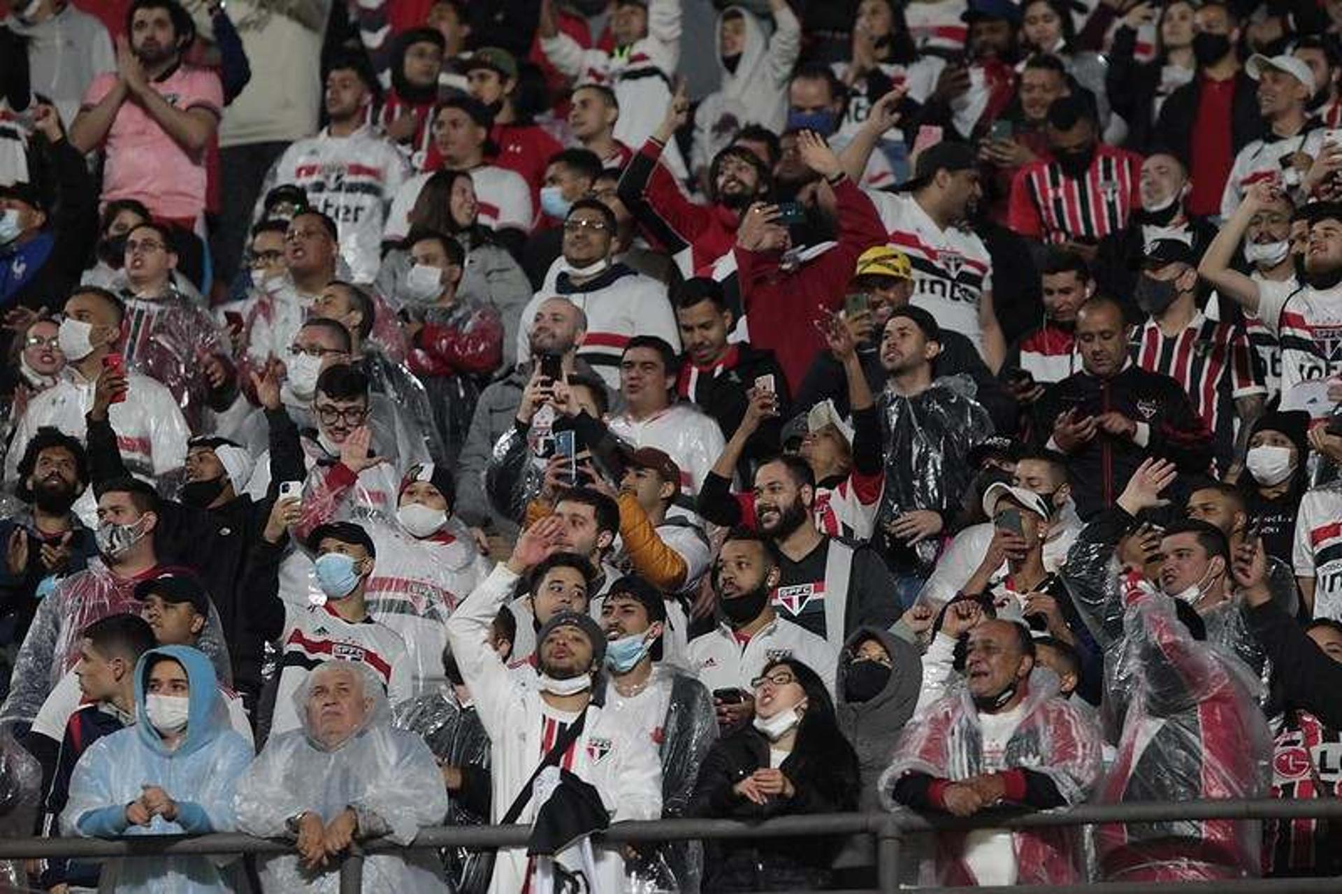 عين على الحكم | رونالدو يثور والهويش يهدده .. هدف ملغي أمام الهلال في السوبر يثير جنون النصر | 