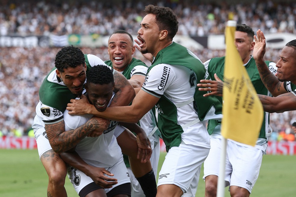 أبها يتقدم على الخليج 1-0 فى شوط أول بمشاركة محمد شريف.. فيديو 