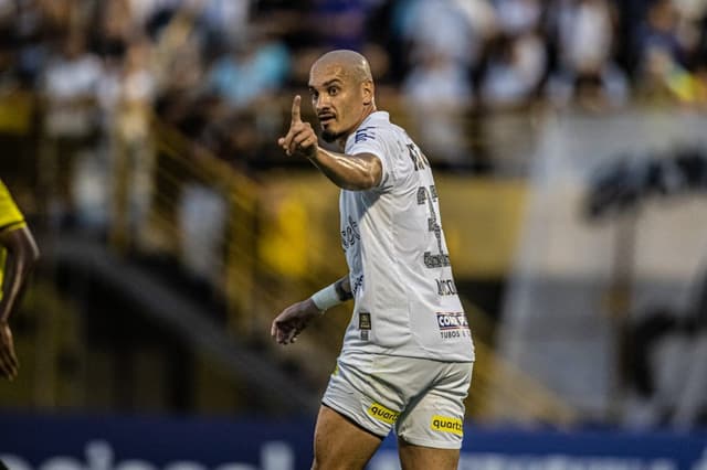 بثلاثية أمام الشباب .. الهلال يواجه النصر بنهائي كأس الملك سلمان | 