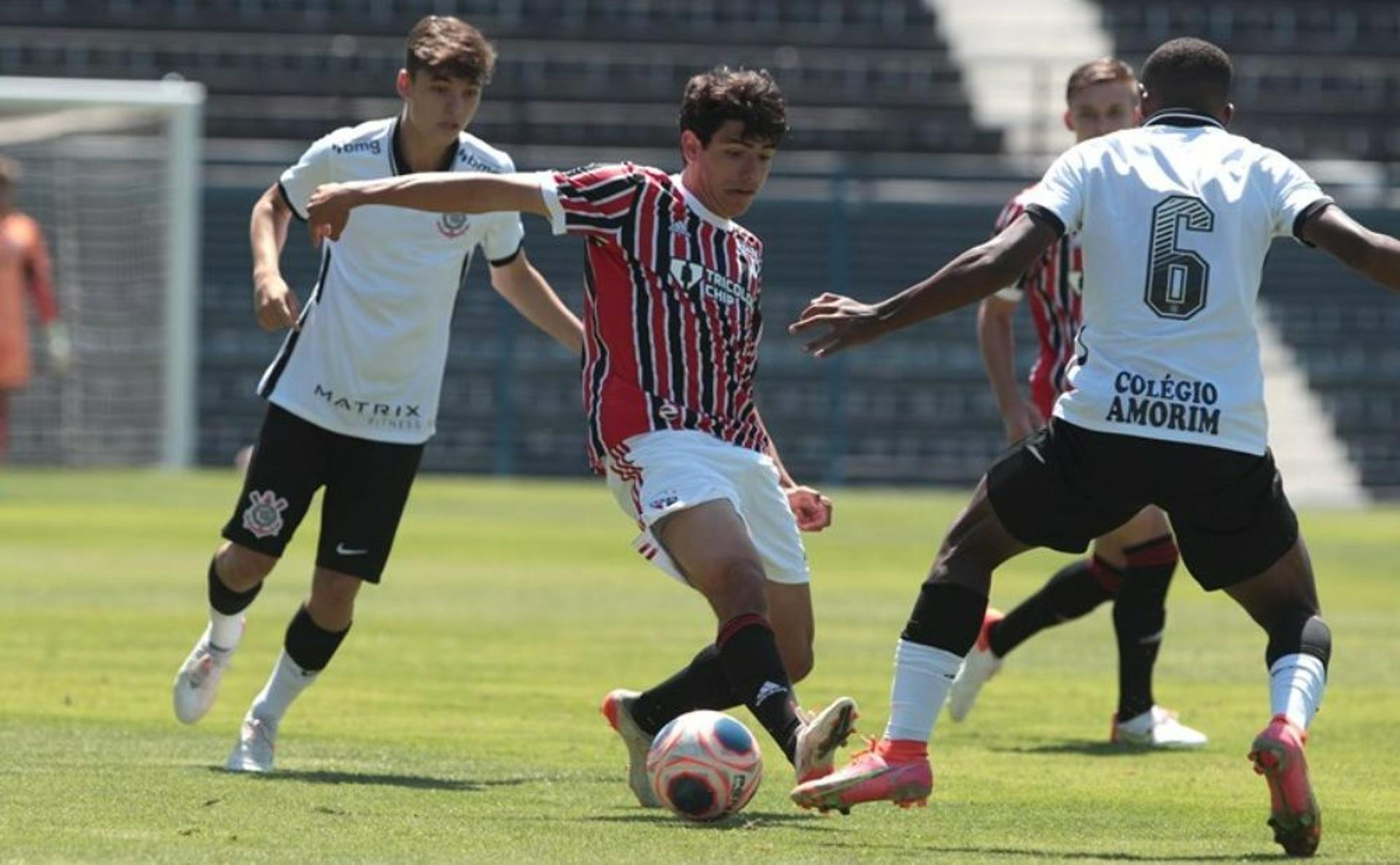 الوداد يبحث عن المشاركة بالكونفدرالية أمام الرجاء فى الدوري المغربي 