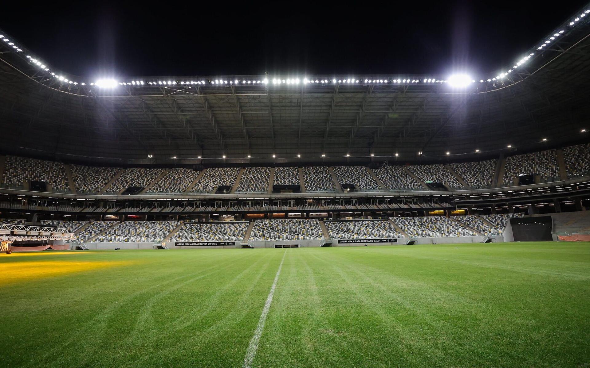 موناكو بالقميص الاحتياطي أمام أرسنال في كأس الامارات 