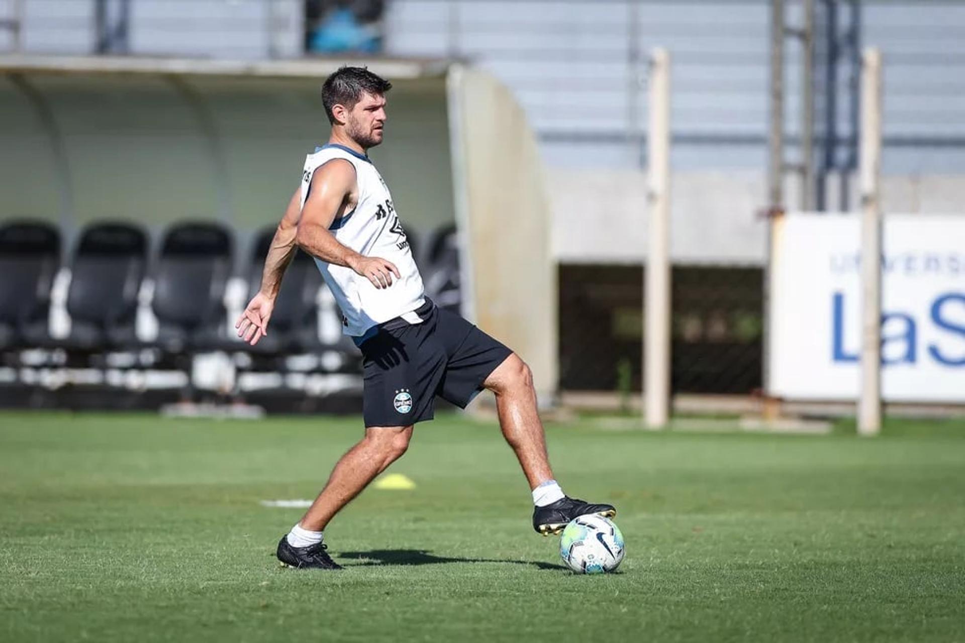 فيديو | مرة معهم ومرة عليهم .. وليد الفراج يحرج الأهلي بـ"ألماسة الهلال" | 