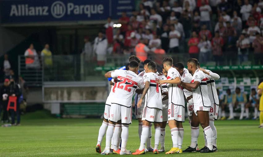 فضيحة جديدة بالدوري النرويجي .. بطاقة حمراء لطبيب تفجر شجارًا في الملعب! | 