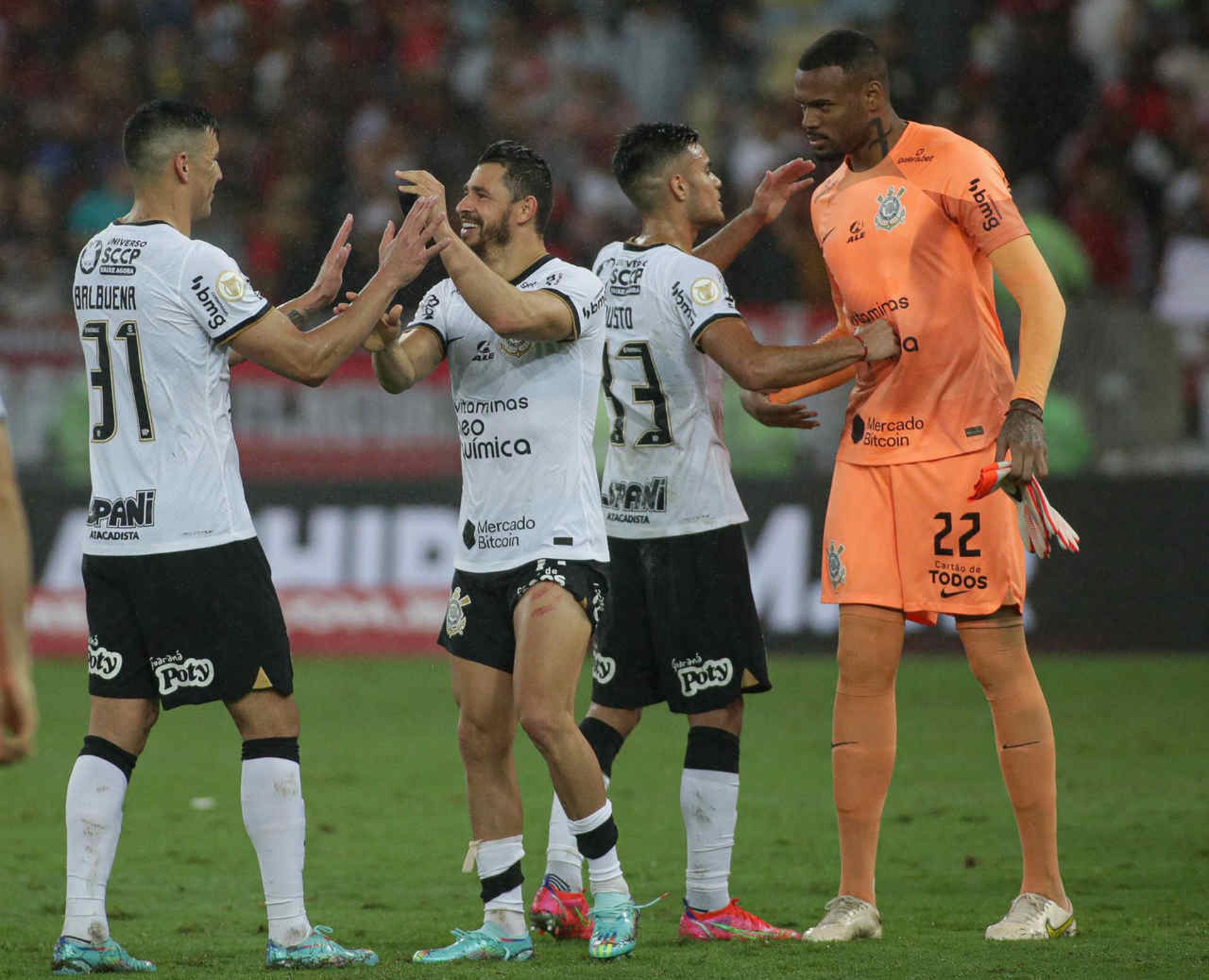 كم نقطة يحتاجها الهلال لحسم لقب الدوري السعودي؟ 