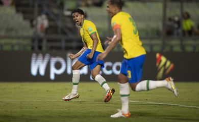 أول تعليق من رئيس ريال مدريد بعد رحيل كاسيميرو 