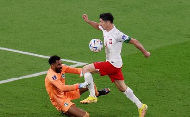 "لا يحتاج الهلال لمساعدتهم" .. تصريحات نارية من مدرب ضمك ضد التحكيم | 