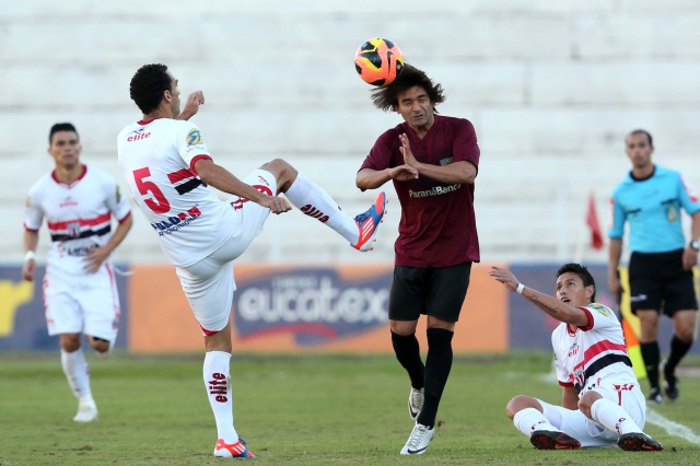 رايو فاليكانو يفكر في التعاقد مع ممفيس ديباي 