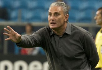 البليهي يتفوق على لاعبي المنتخب الوطني برقم مميز 